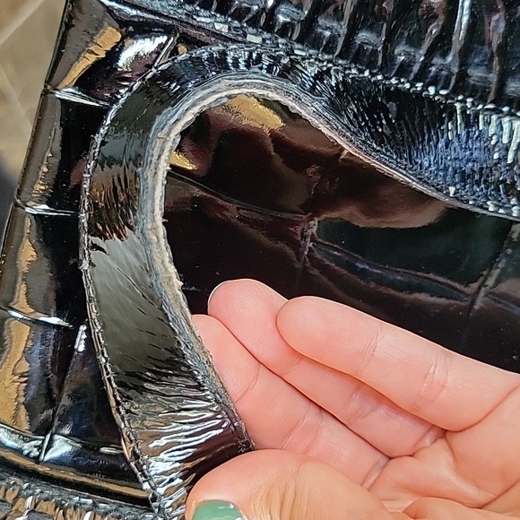 YVES SAINT LAURENT infamous MUSE bag in black patent leather & gold brass - Picture 14 of 14